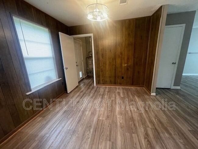 Building Photo - 3615 Goldfinch Dr
