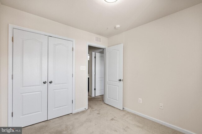 Building Photo - 5345 Tweeddale Pl