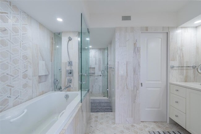 Building Photo - 770 S Palm Ave