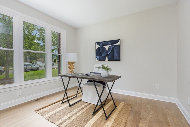 Building Photo - Stylish Renovation with Golf Course Views in a Prime Raleigh Location!