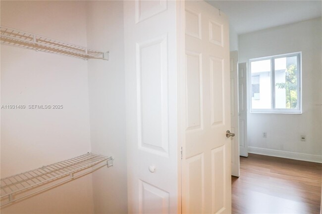 Building Photo - 2947 Coconut Ave