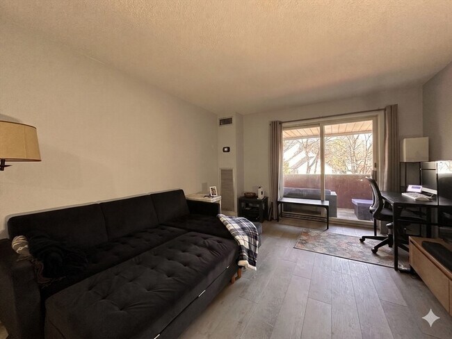 Building Photo - 100 Rosemary Way