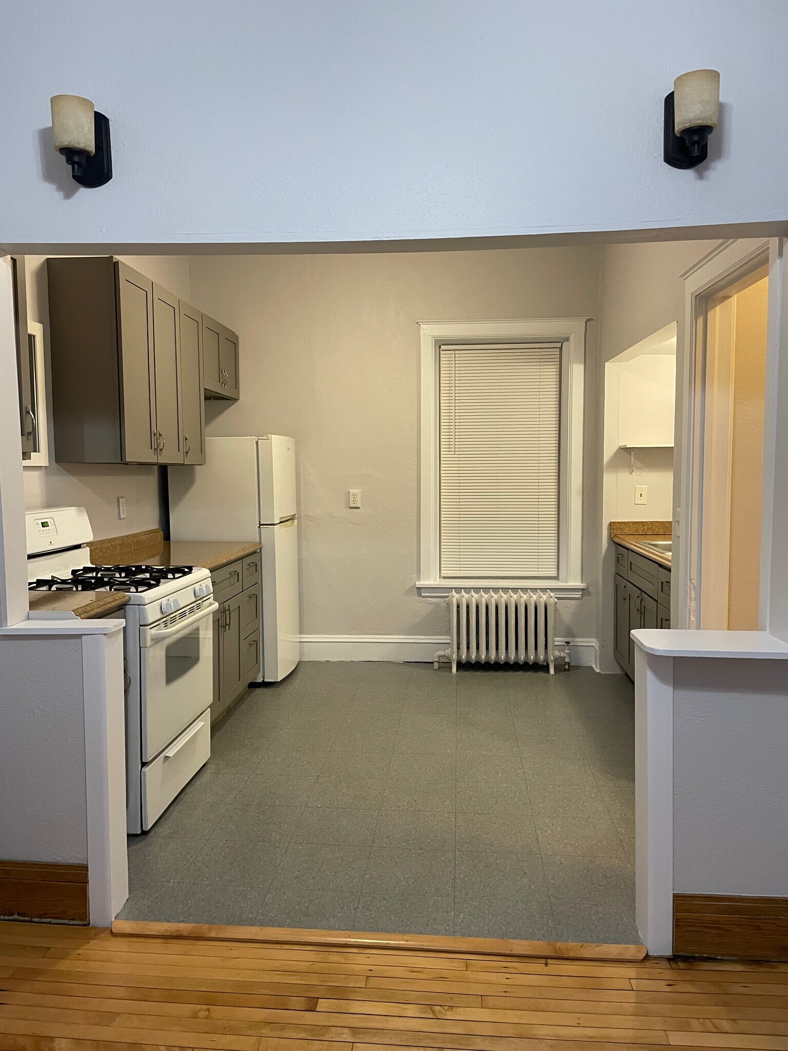 Building Photo - 317 N 4th Ave W