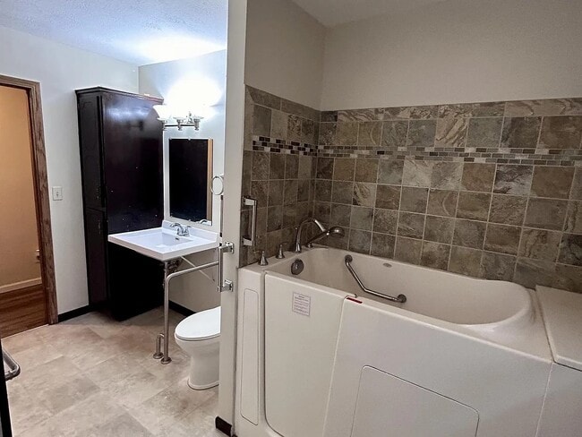 Building Photo - 235 N Michigan St