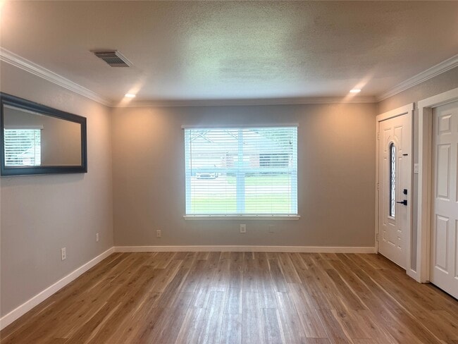 Building Photo - 603 Springwood Dr