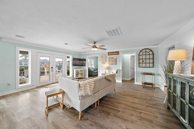 Building Photo - 1069 Redfish St
