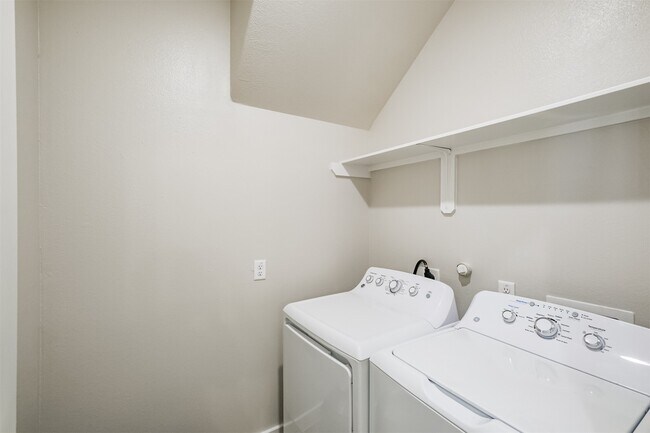 Building Photo - 3623 Pathfinder Ct