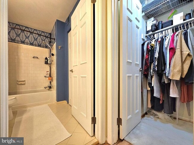 Building Photo - 7758 New Providence Dr