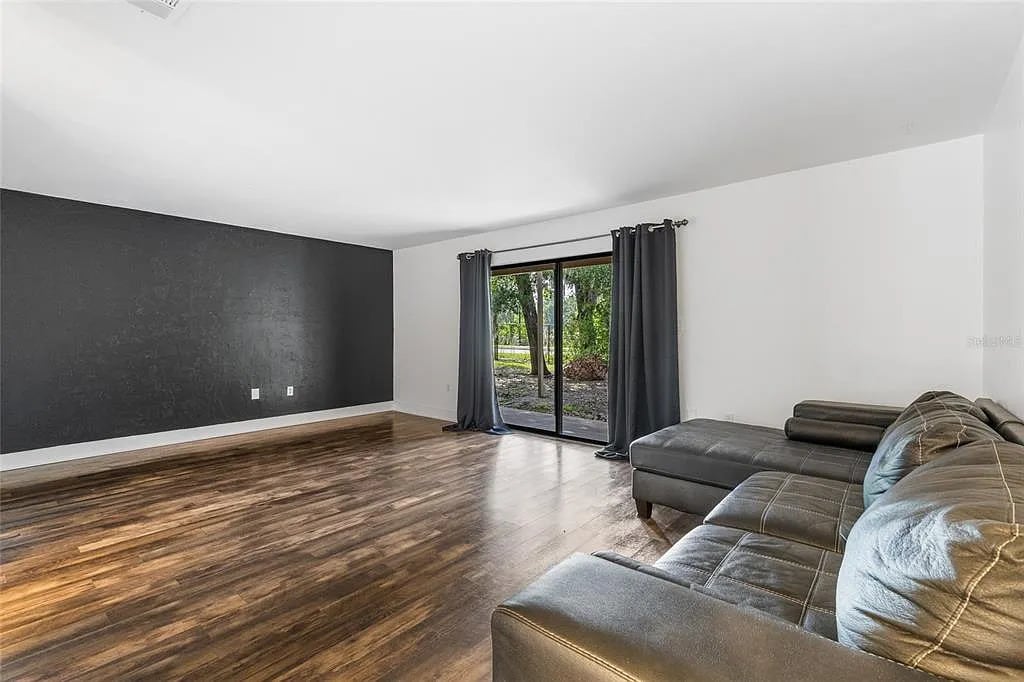 Living Room - 507 NW 39th Rd