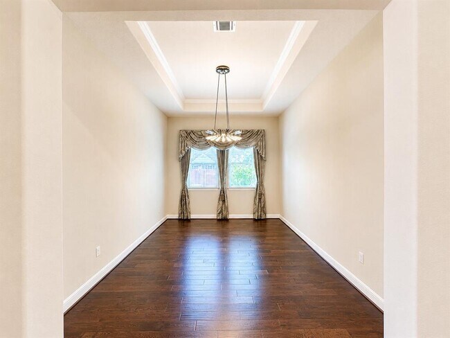 Building Photo - 365 Arapaho Dr