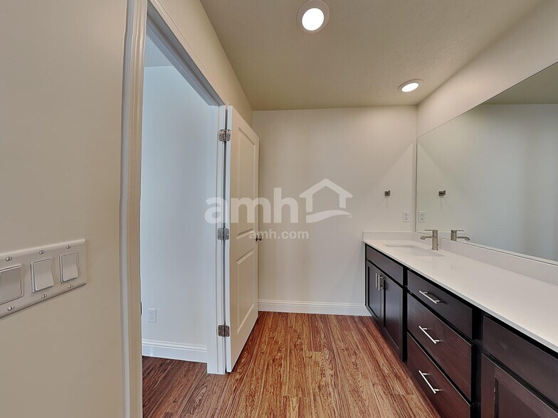 Building Photo - 5998 Verdigris Dr