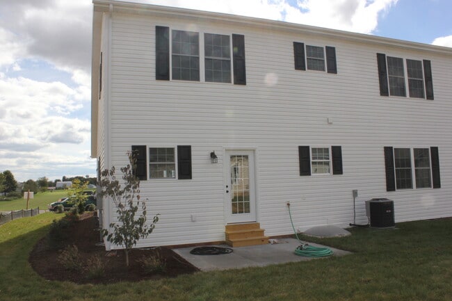 Building Photo - Duplex in Turner Ashby School District