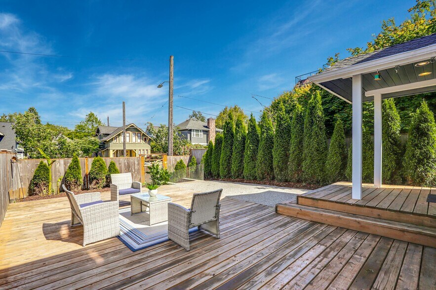 Building Photo - 2111 6th Ave W