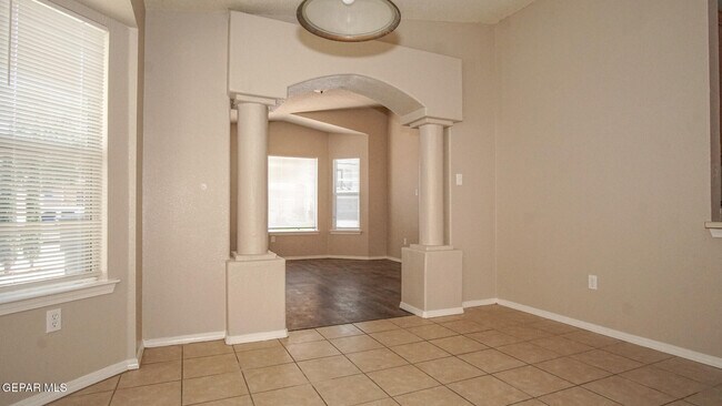 Building Photo - 12841 Tierra Ayala Dr