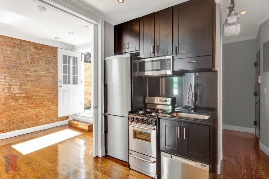 Primary Photo - 314 E 106th St