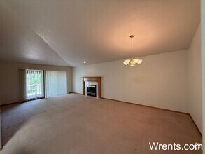 Building Photo - Available NOW!!!!! 3200 sqft home with Gol...