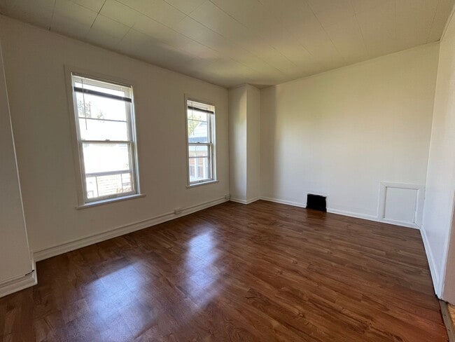 Building Photo - 2866 Wicklow St