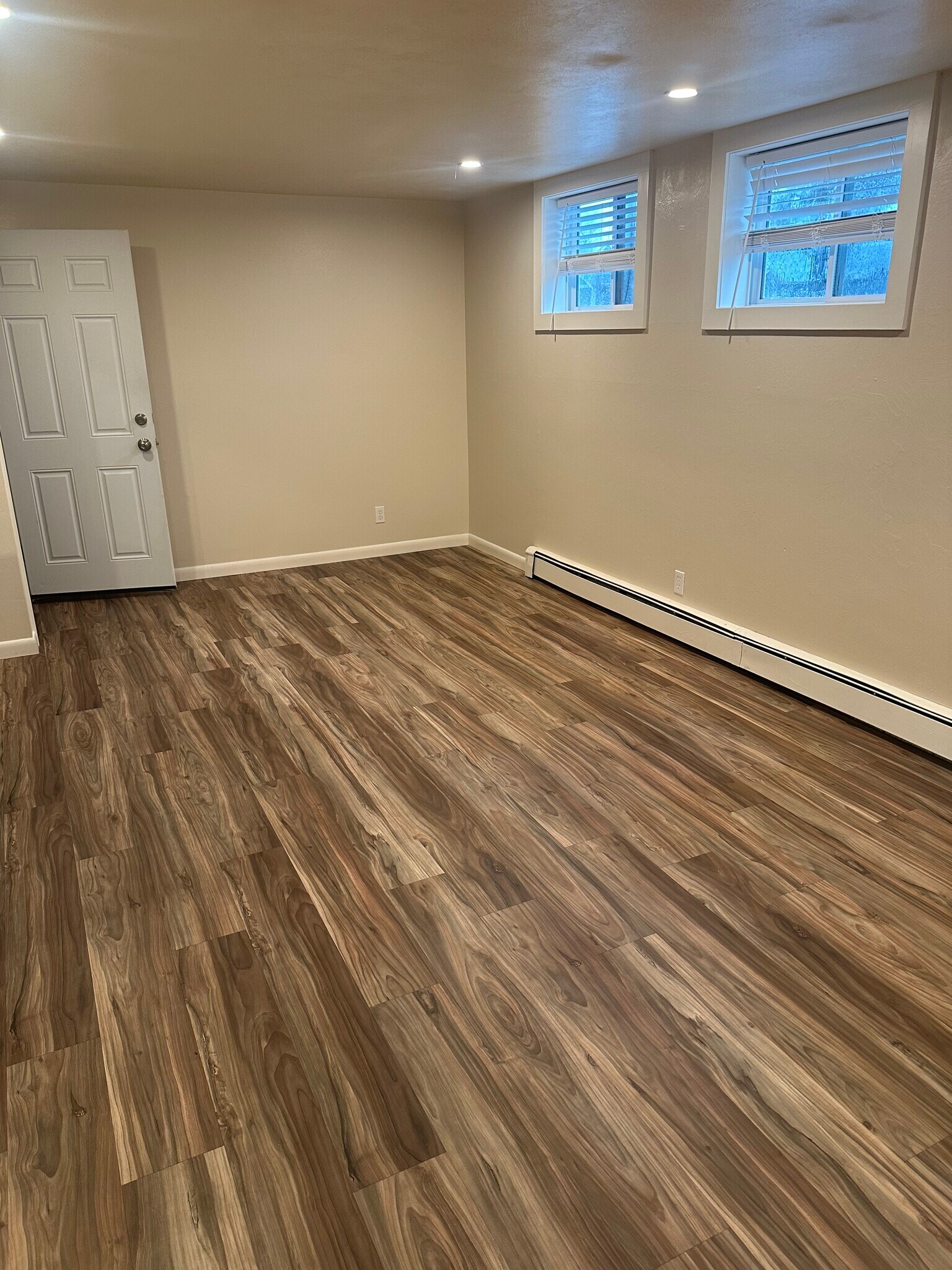 Building Photo - 705 Custer Ave