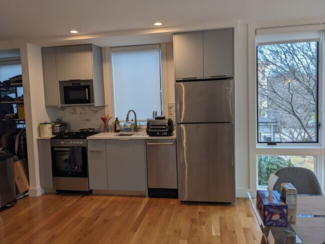 Building Photo - WOW!!!!  GREAT BROOKLINE STUDIO WITH NO BROKER FEE AVAILABLE 9/1