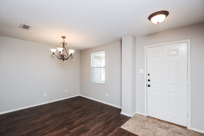 Building Photo - 2999 Fallbrook Dr