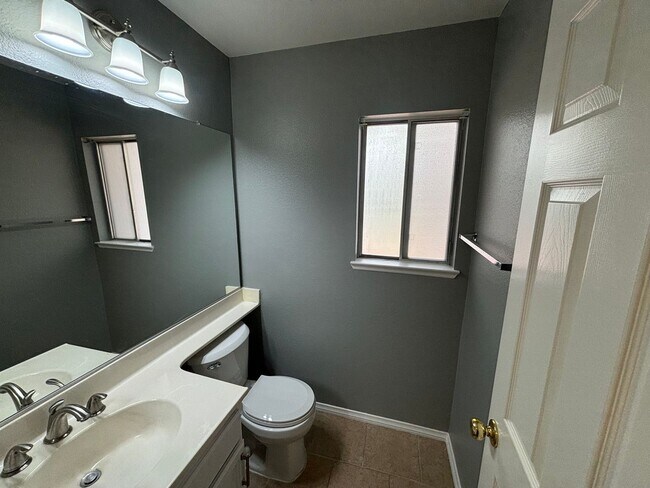 Building Photo - 3-Bedroom Home with Sun Room, Solar, and B...