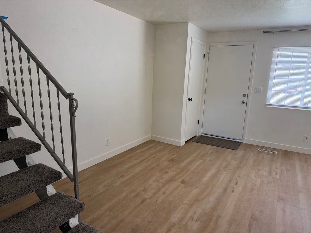 Building Photo - 81 W 300 N