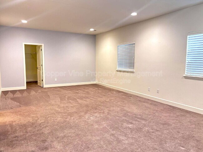 Building Photo - 900 Treece St