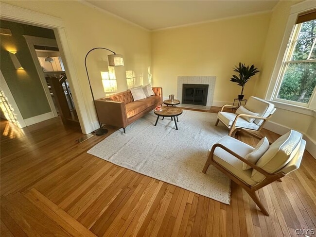 Building Photo - 608 Ackerman Ave