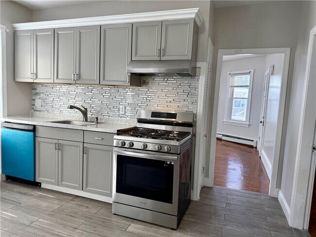 Building Photo - 1-59 Robin St