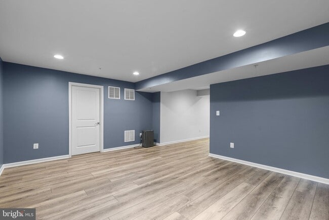 Building Photo - 2419 Vly Vw Wy