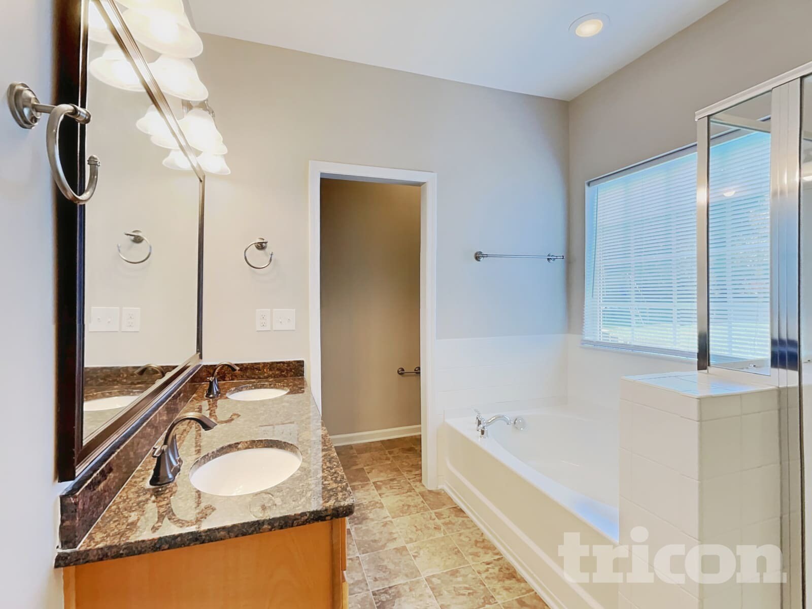 Building Photo - 15609 Carrington Ridge Dr