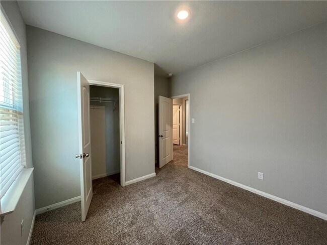 Building Photo - 508 Republic Dr