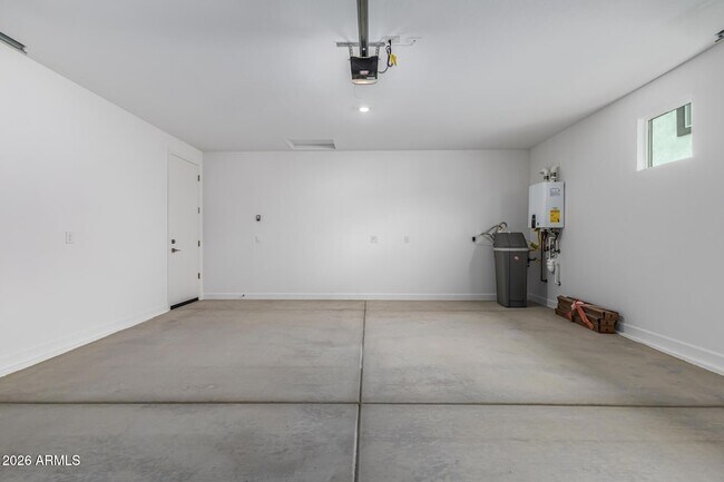 Building Photo - 6949 W Buckhorn Trail