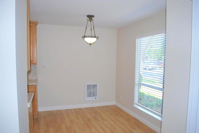 Building Photo - Updated, Bright, Spacious & Clean! Excellent Location at The Vintner in San Ramon