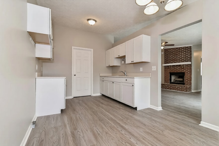 Building Photo - 1825 Keystone Lakes Dr