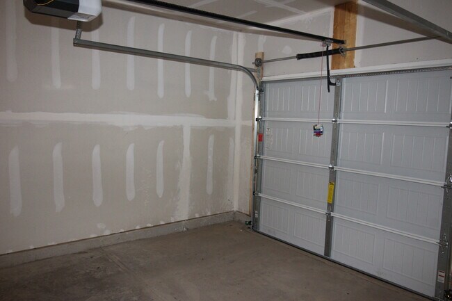 Building Photo - 869 Falls Grove Trl