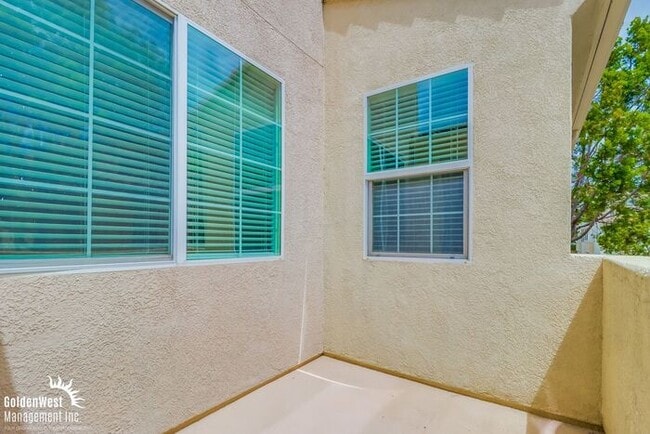 Building Photo - Charming 2Bdm 2Ba Tri-Level Condo in Otay ...