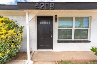 Building Photo - 4209 Redbud Ave