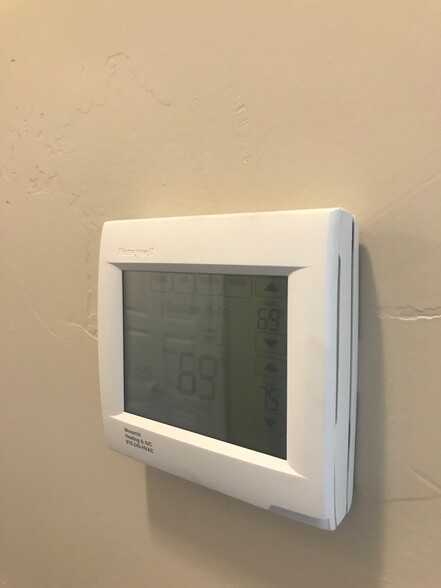 WIFI programmable thermostat - 2851 Belford Ave