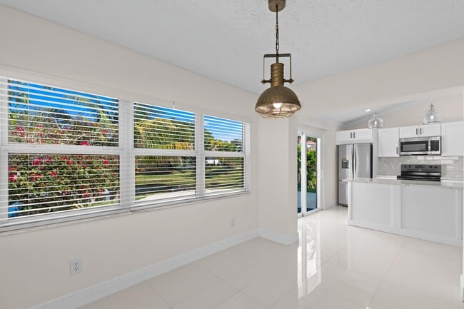 Building Photo - 1151 Delray Lakes Dr