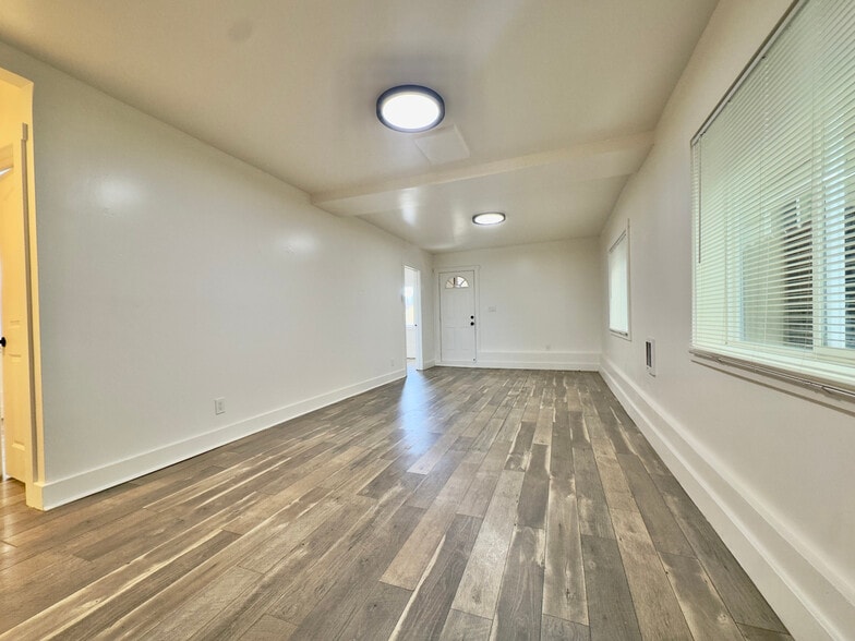 Building Photo - 827 30th St