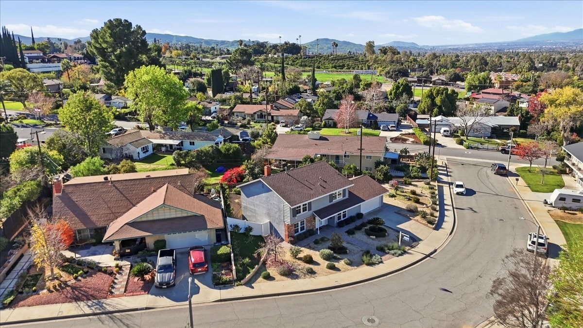 Building Photo - 1410 Pleasantview Dr