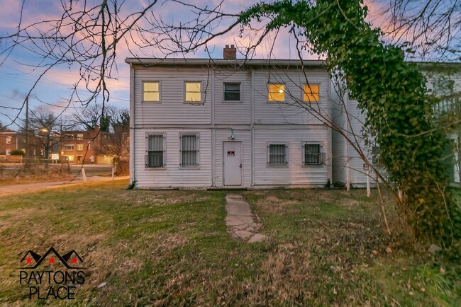Building Photo - 324 34th St SE