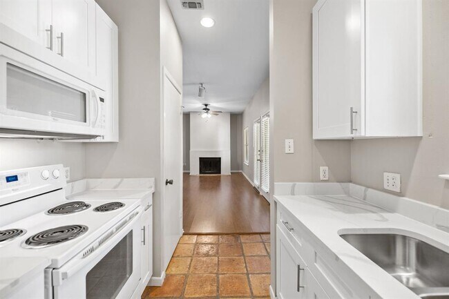 Building Photo - 712 Graham Pl