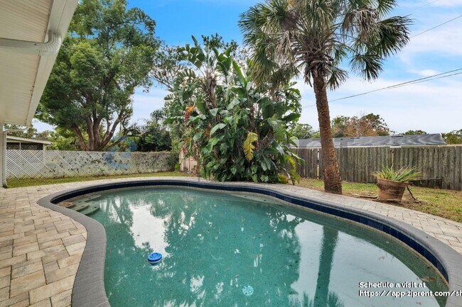 Building Photo - 803 Ellendale Dr