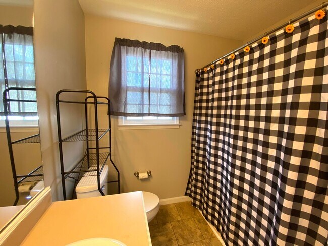 Building Photo - 2719 Knob Ct