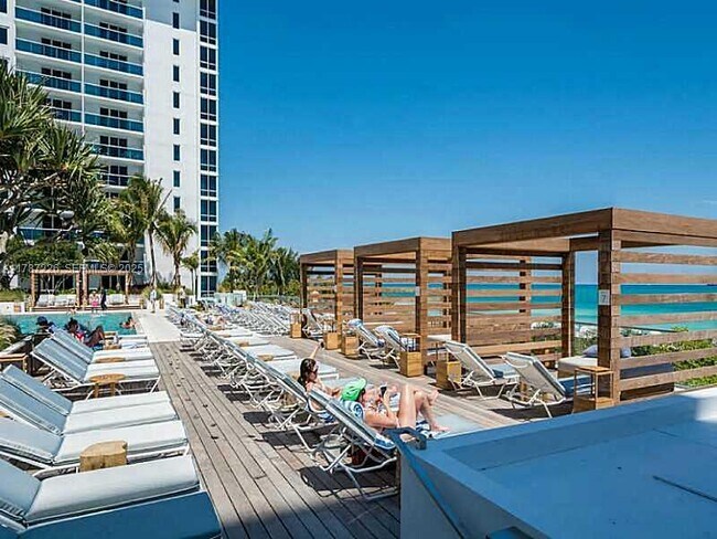 Building Photo - 2301 Collins Ave