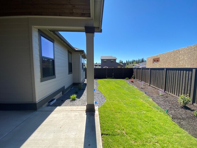 Building Photo - Beautiful home near Shevlin Park