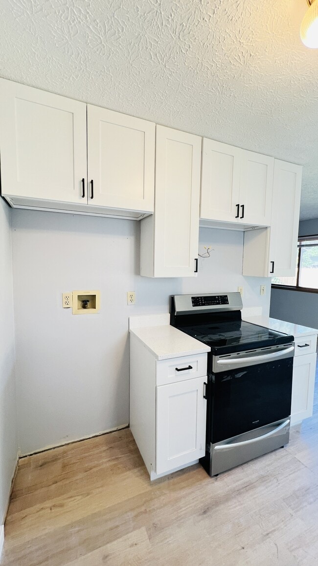 Building Photo - 431 S Village Ct