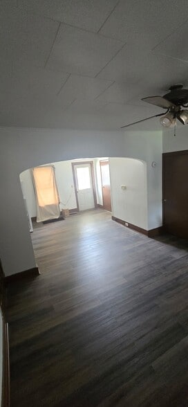 Building Photo - 12 S Elm St